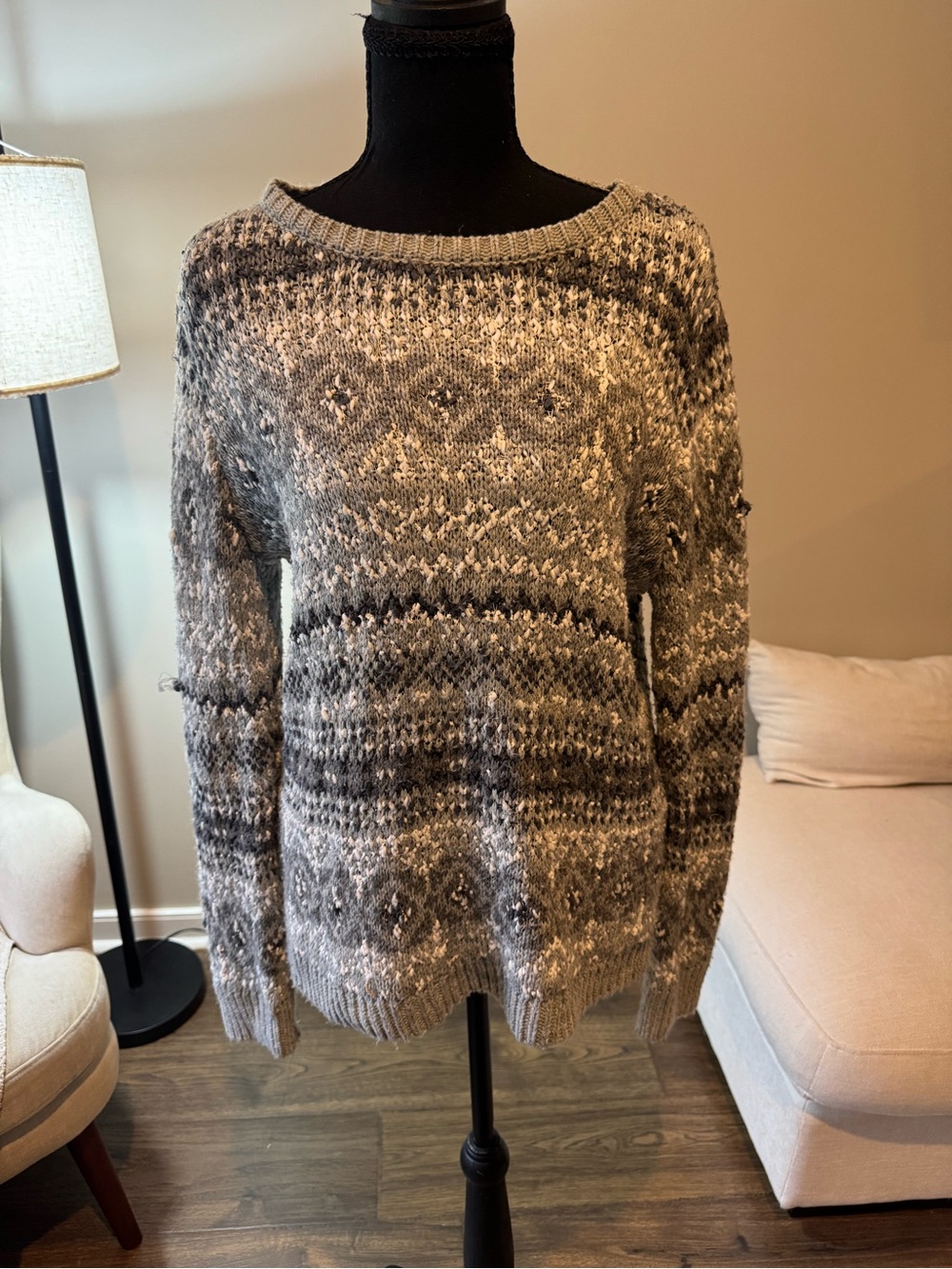 Aeropostale‎ Gray and Black Patterned Crewneck Sweater